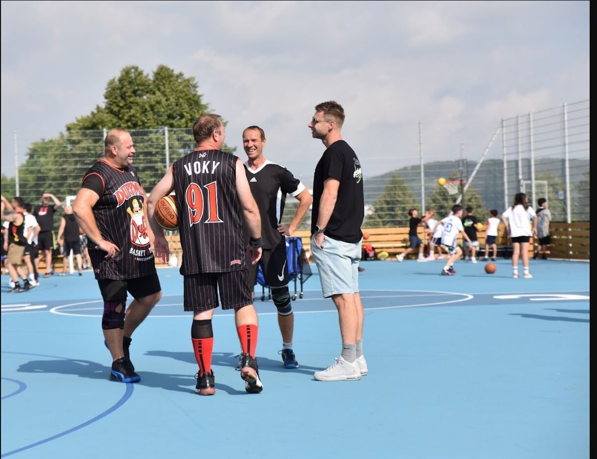 Účastníci Bitvy o Hněvín pod hradem